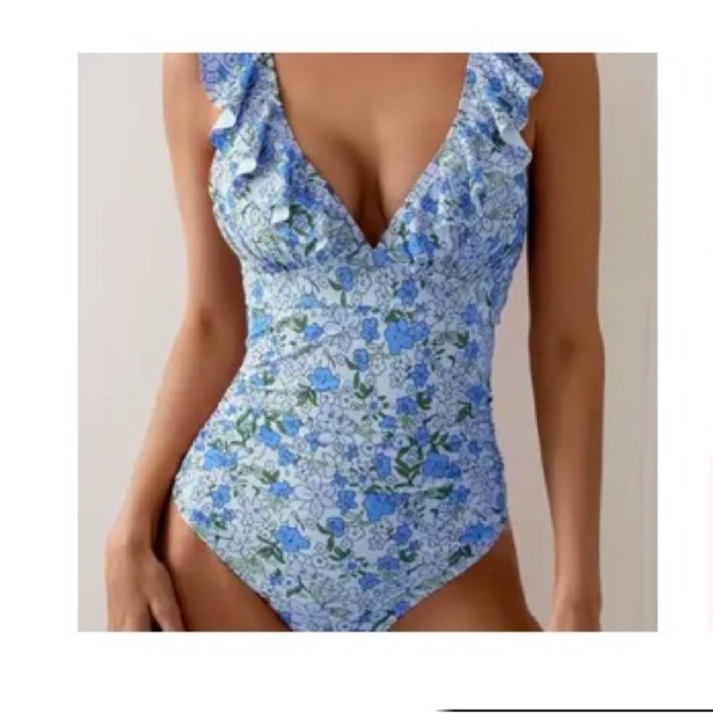 Cute suit worn once